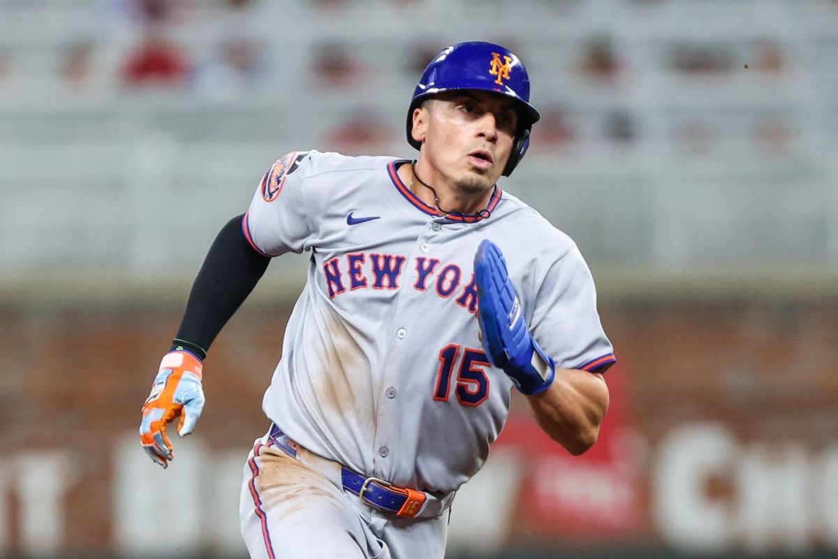 Aug 22, 2025; Cumberland, Georgia, USA; New York Mets outfielder Tyrone Taylor (15) runs the bases against the Atlanta Braves during the sixth inning at Truist Park. Mandatory Credit: Jordan Godfree-Imagn Images
