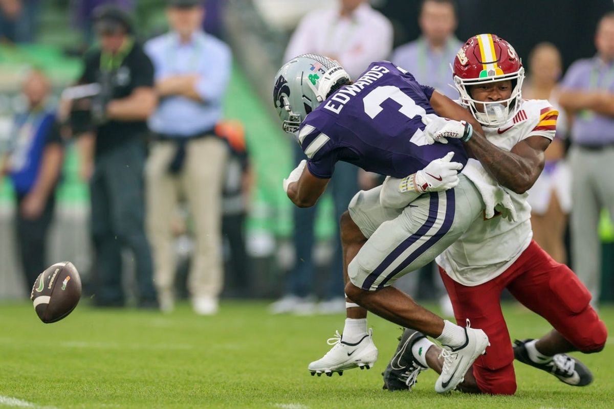 Aug 23, 2025; Dublin, IRELAND; Kansas State player Dylan Edwards in action during the Aer Lingus Classic between Iowa State and Kansas State at Aviva Stadium. Mandatory Credit: Laszlo Geczo/INPHO via Imagn Images