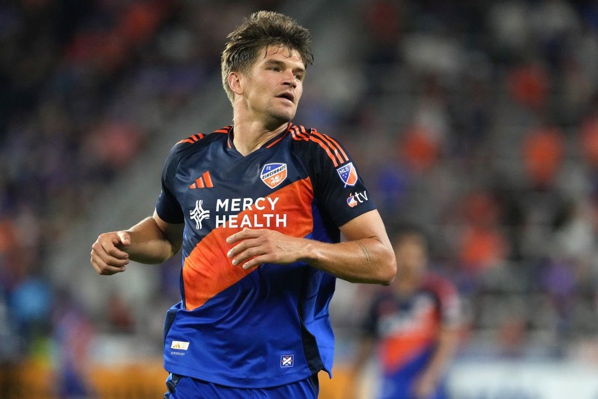 Aug 23, 2025; Cincinnati, Ohio, USA; FC Cincinnati defender Nick Hagglund (4) jogs until position during the second half against New York City FC at TQL Stadium. Mandatory Credit: Kareem Elgazzar-Imagn Images