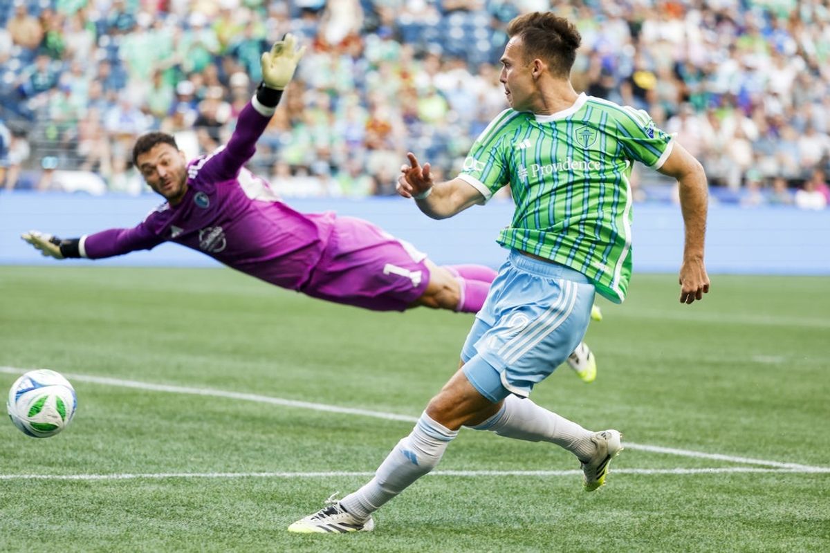 Aug 24, 2025; Seattle, Washington, USA; Seattle Sounders FC forward Danny Musovski (19) attempts a shot against Sporting Kansas City goalkeeper John Pulskamp (1) during the first half at Lumen Field. Mandatory Credit: Joe Nicholson-Imagn Images