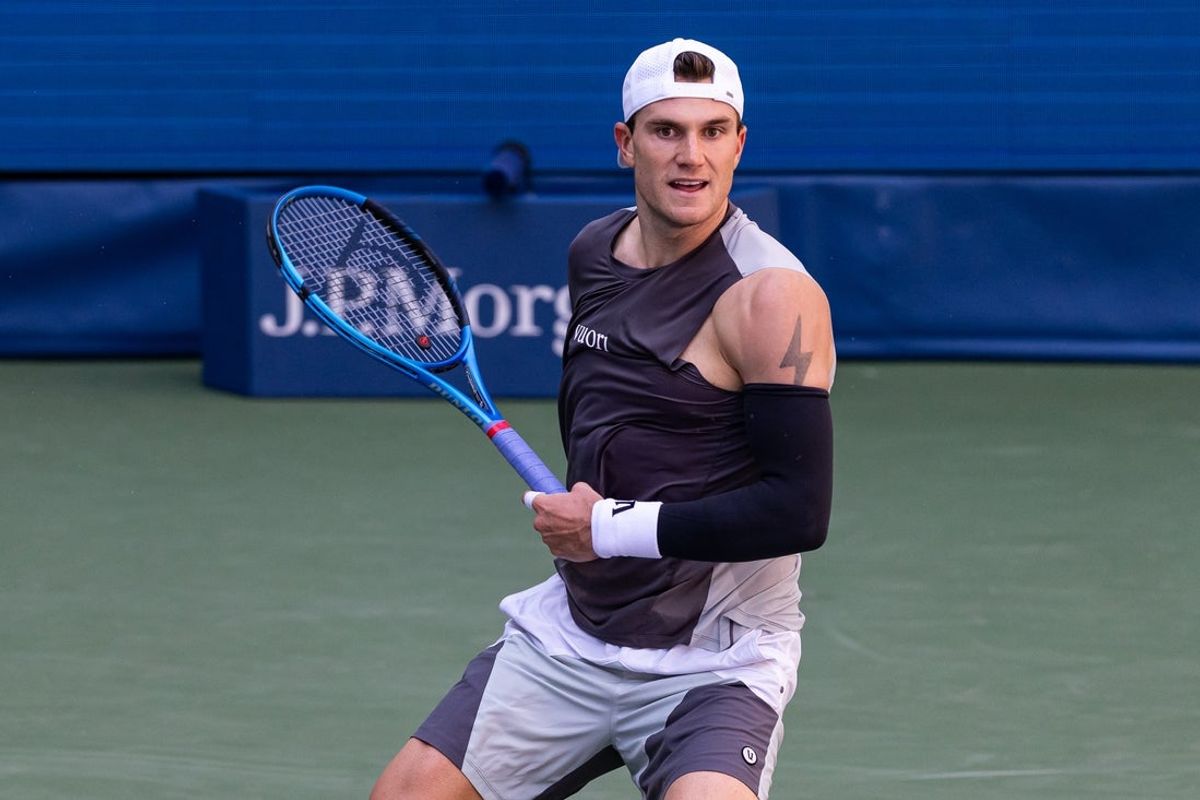 Aug 25, 2025; Flushing, NY, USA; Jack Draper of United Kingdom in action against Federico Agustin Gomez of Argentina in the first round of the men’s singles at the US Open at Louis Armstrong Stadium in Billie Jean King National Tennis Centre. Mandatory Credit: Mike Frey-Imagn Images
