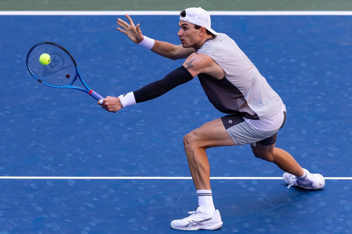 Aug 25, 2025; Flushing, NY, USA; Jack Draper of United Kingdom in action against Federico Agustin Gomez of Argentina in the first round of the men’s singles at the US Open at Louis Armstrong Stadium in Billie Jean King National Tennis Centre. Mandatory Credit: Mike Frey-Imagn Images