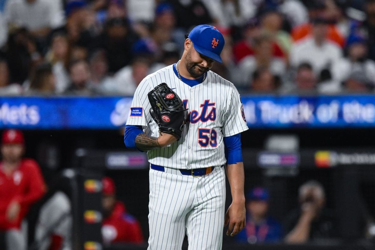 Aug 26, 2025; New York City, New York, USA; New York Mets pitcher Sean Manaea (59) reacts after giving up a angle to Philadelphia Phillies shortstop Trea Turner (not pictured) during the fifth inning at Citi Field. Mandatory Credit: John Jones-Imagn Images