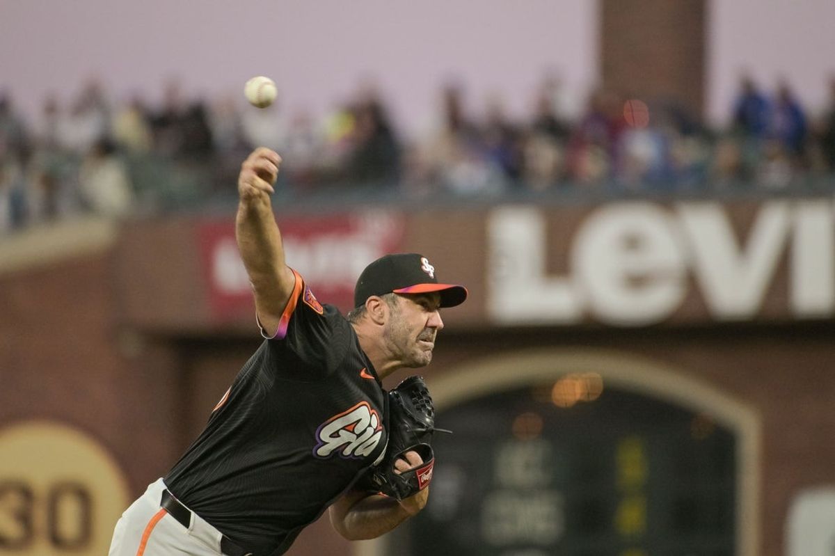 Aug 26, 2025; San Francisco, California, USA;  San Francisco Giants pitcher Justin Verlander (35) throws a pitch against the Chicago Cubs during the fourth inning at Oracle Park. Mandatory Credit: Ed Szczepanski-Imagn Images
