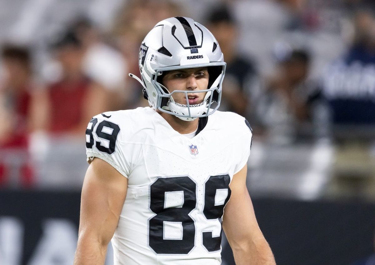 Aug 23, 2025; Glendale, Arizona, USA; Las Vegas Raiders tight end Brock Bowers (89) against the Arizona Cardinals during a preseason NFL game at State Farm Stadium. Mandatory Credit: Mark J. Rebilas-Imagn Images