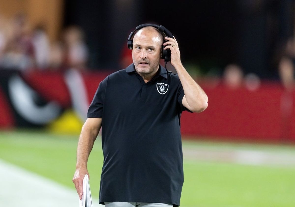 Aug 23, 2025; Glendale, Arizona, USA; Las Vegas Raiders special teams coordinator Tom McMahon against the Arizona Cardinals during a preseason NFL game at State Farm Stadium. Mandatory Credit: Mark J. Rebilas-Imagn Images