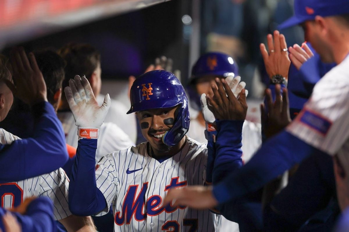 Aug 27, 2025; New York City, New York, USA; New York Mets third baseman Mark Vientos (27) celebrates with teammates after hitting a two run home run during the seventh inning against the Philadelphia Phillies at Citi Field. Mandatory Credit: Vincent Carchietta-Imagn Images