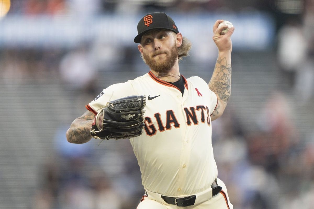 Aug 27, 2025; San Francisco, California, USA;  San Francisco Giants pitcher Carson Whisenhunt (88) pitches during the first inning against the Chicago Cubs at Oracle Park. Mandatory Credit: Stan Szeto-Imagn Images