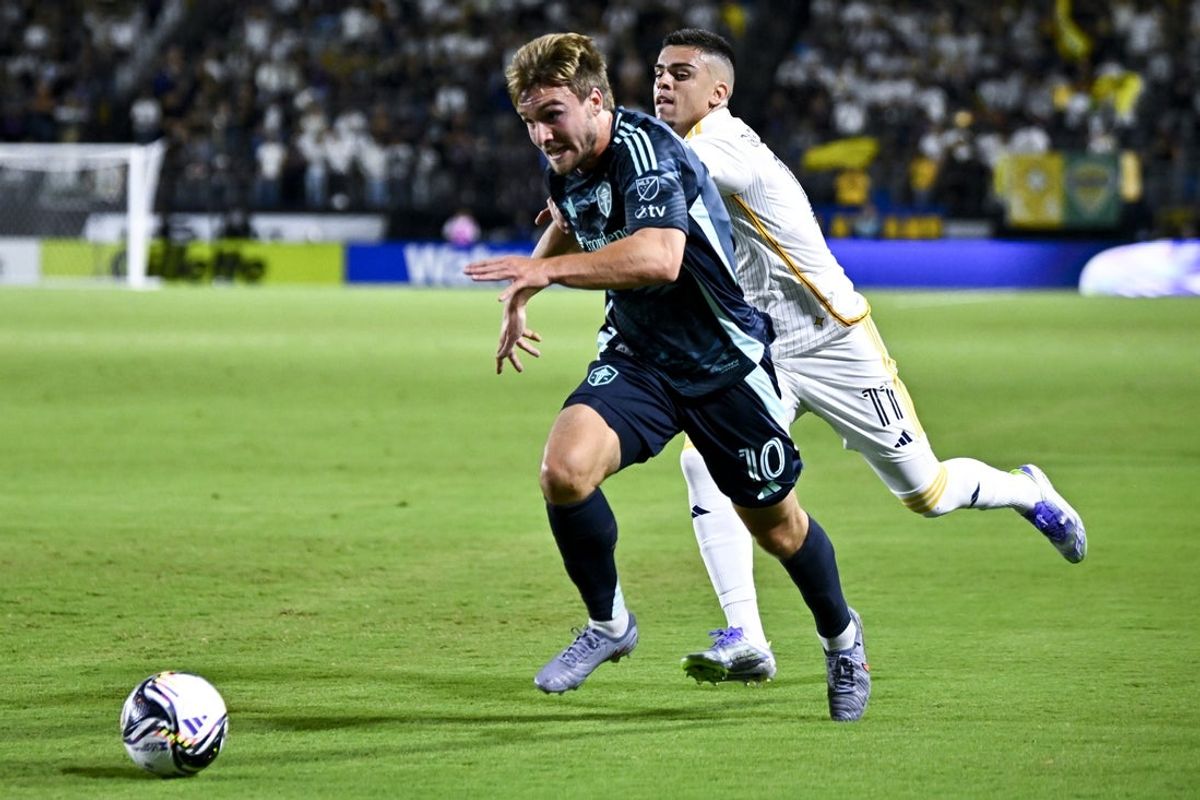 Aug 27, 2025; Carson, California, USA; Seattle Sounders FC forward Pedro de la Vega (10) handles the ball while pressured by LA Galaxy forward Gabriel Pec (11) during the first half at Dignity Health Sports Park. Mandatory Credit: Kelvin Kuo-Imagn Images