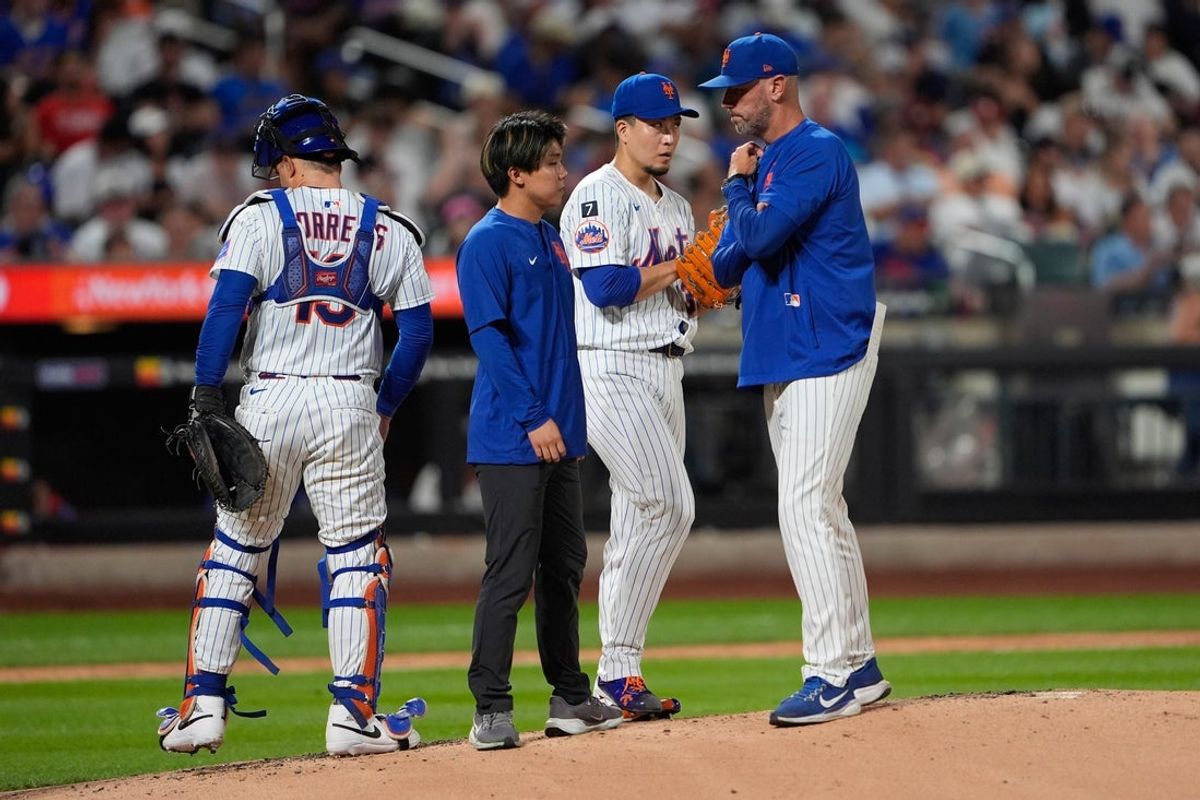 Aug 25, 2025; New York City, New York, USA; New York Mets pitching coach Jeremy Hefner (65) speaks with New York Mets pitcher Kodai Senga (34) during the third inning against the Philadelphia Phillies at Citi Field. Mandatory Credit: Gregory Fisher-Imagn Images