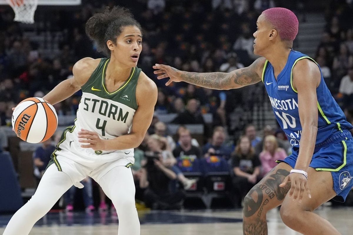 Aug 28, 2025; Minneapolis, Minnesota, USA; Seattle Storm guard Skylar Diggins (4) brings the ball up against Minnesota Lynx guard Courtney Williams (10) in the first quarter at Target Center. Mandatory Credit: Bruce Kluckhohn-Imagn Images