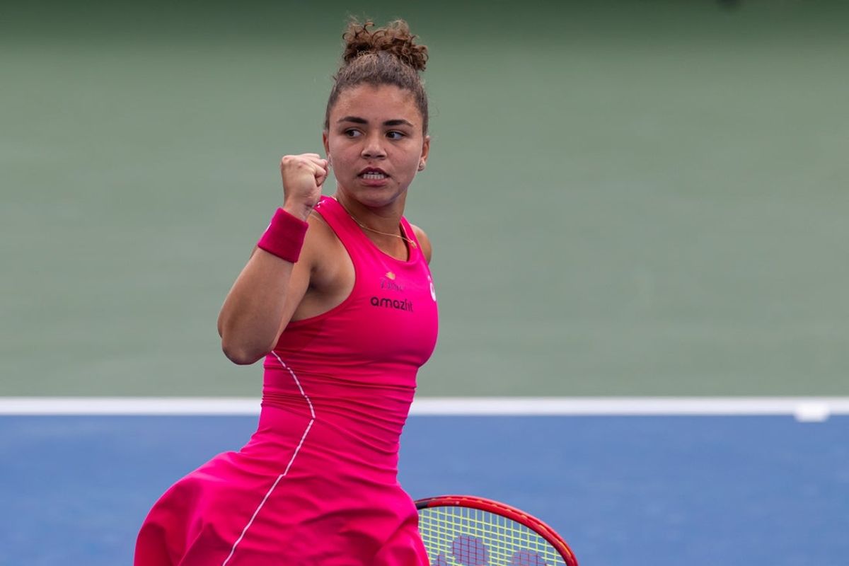 Aug 29, 2025; Flushing, NY, USA; Jasmine Paolini of Italy in action against Marketa Vondrousova of Czech Republic in the third round of the womenís singles at the US Open at Billie Jean King National Tennis Center. Mandatory Credit: Mike Frey-Imagn Images