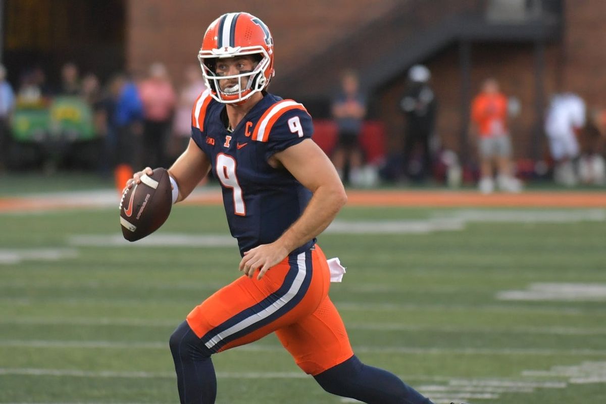 Aug 29, 2025; Champaign, Illinois, USA;  Illinois Fighting Illini quarterback Luke Altmyer (9) runs the ball against the Western Illinois Leathernecks during the first half at Memorial Stadium. Mandatory Credit: Ron Johnson-Imagn Images
