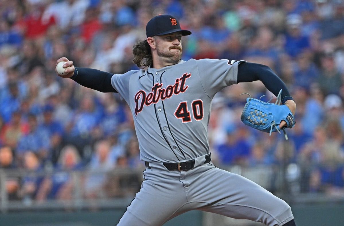 Aug 29, 2025; Kansas City, Missouri, USA;  Detroit Tigers starting pitcher Chris Paddack (40) throws a pitch in the first inning against the Kansas City Royals at Kauffman Stadium. Mandatory Credit: Peter Aiken-Imagn Images