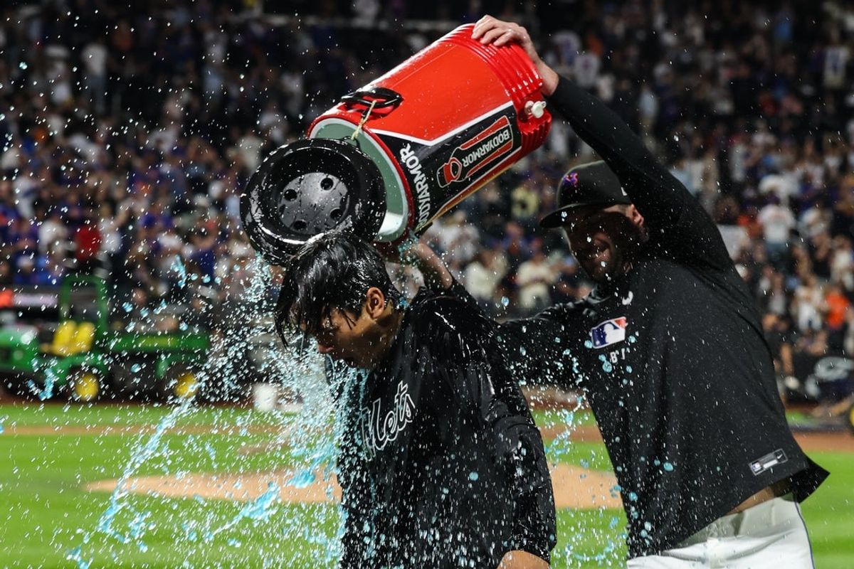 Aug 29, 2025; New York City, New York, USA; New York Mets starting pitcher Jonah Tong (21) gets splashed by teammates after the game against the Miami Marlins at Citi Field. Mandatory Credit: Vincent Carchietta-Imagn Images