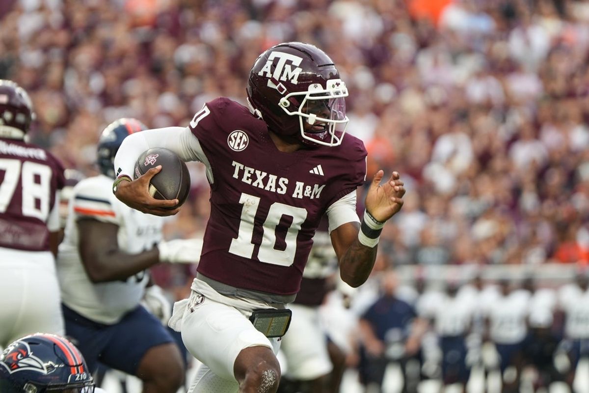 Aug 30, 2025; College Station, Texas, USA; Texas A&M Aggies quarterback Marcel Reed (10) runs with the football in the first quarter against the UTSA Roadrunners at Kyle Field. Mandatory Credit: Sean Thomas-Imagn Images