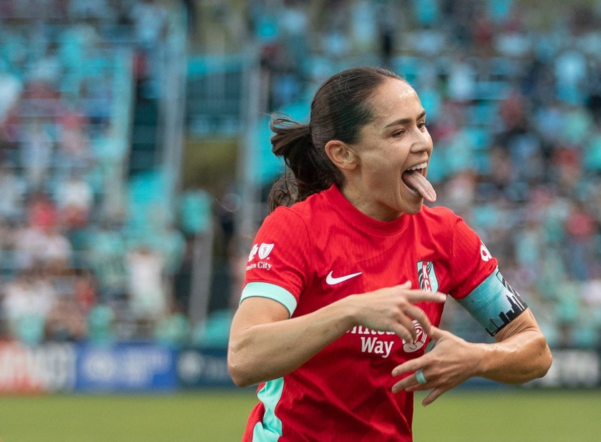 Aug 30, 2025; Kansas City, Missouri, USA; Kansas City Current midfielder Lo’eau LaBonta (10) celebrates after scoring in the first half of the match against the North Carolina Courage at CPKC Stadium. Mandatory Credit: Kylie Graham-Imagn Images