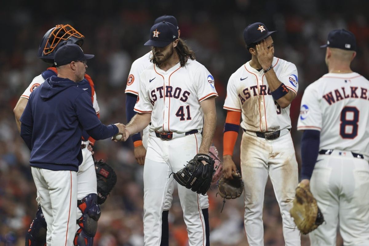 Aug 30, 2025; Houston, Texas, USA; Houston Astros starting pitcher Spencer Arrighetti (41) hands the ball ot manager Joe Espada (19) during a pitching change in the seventh inning against the Los Angeles Angels at Daikin Park. Mandatory Credit: Troy Taormina-Imagn Images