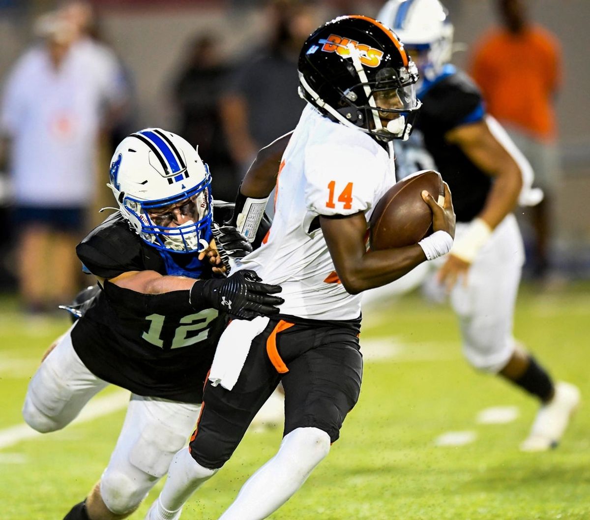 Hoover's Jonah Winston tries to shake the tackle of Auburn defender Coleman Granberry during their game on August 19, 2022, at Cramton Bowl in Montgomery, Ala.
