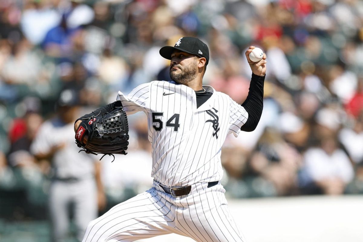Aug 31, 2025; Chicago, Illinois, USA; Chicago White Sox starting pitcher Martin Perez (54) delivers a pitch against the New York Yankees during the first inning at Rate Field. Mandatory Credit: Kamil Krzaczynski-Imagn Images