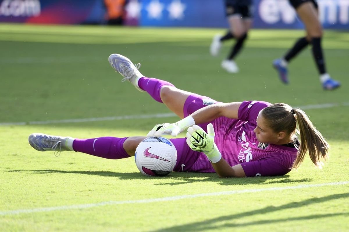 Aug 31, 2025; Washington, District of Columbia, USA; Washington Spirit goalkeeper Aubrey Kingsbury (1) makes a save against the Chicago Stars FC during the first half of the game at Audi Field. Mandatory Credit: Hannah Foslien-Imagn Images