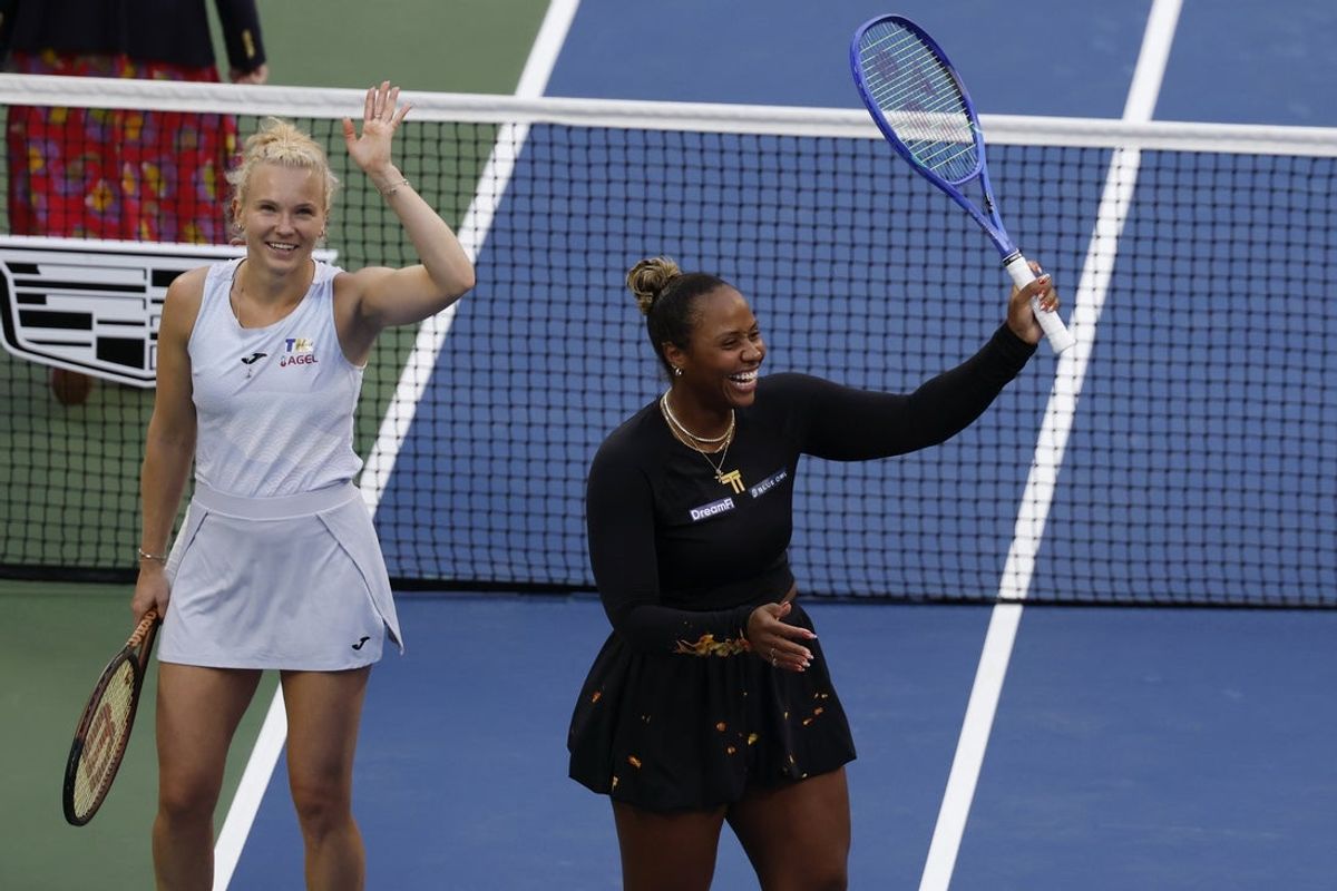 Sep 2, 2025; Flushing, NY, USA; Katerina Siniakova (CZE) (L) and partner Taylor Townsend (USA) (R) wave to the crowd after their match against Leylah Fernandez (CAN) and partner Venus Williams (USA)(both not pictured) on day ten of the 2025 US Open tennis championships at Billie Jean King National Tennis Center. Mandatory Credit: Geoff Burke-Imagn Images