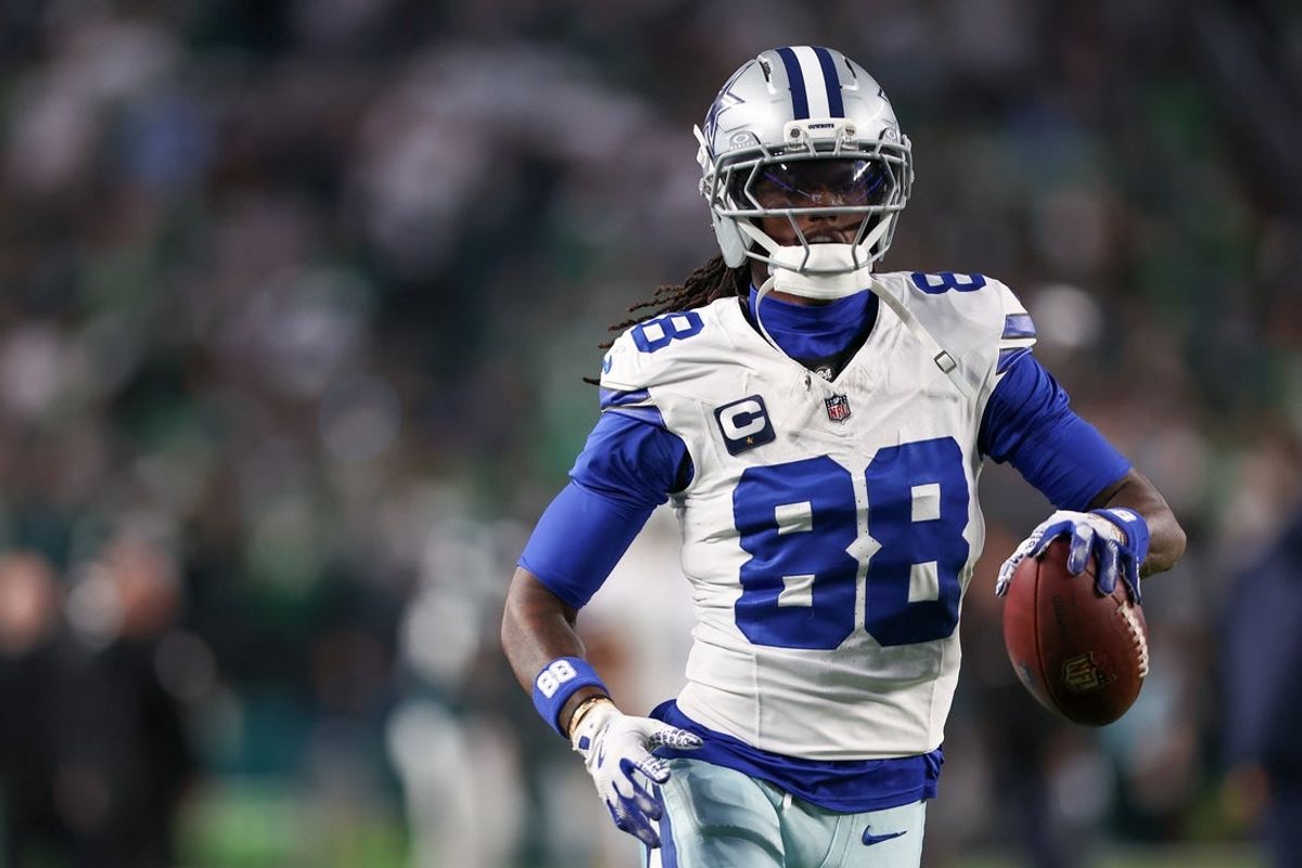 Sep 4, 2025; Philadelphia, Pennsylvania, USA; Dallas Cowboys wide receiver CeeDee Lamb (88) warms up prior to the game against the Philadelphia Eagles at Lincoln Financial Field. Mandatory Credit: Bill Streicher-Imagn Images