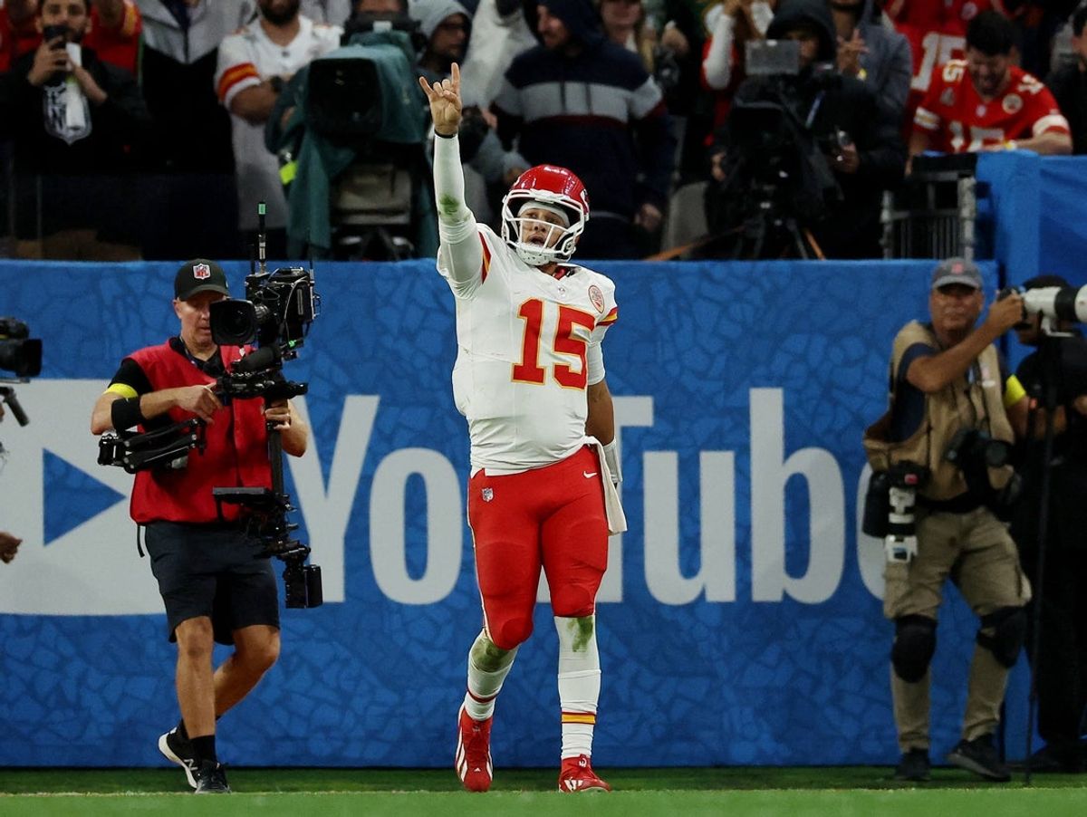 [US, Mexico & Canada customers only] Sep 5, 2025; Sao Paulo, BRAZIL; Kansas City Chiefs quarterback Patrick Mahomes (15) reacts in the second half against the Los Angeles Chargers at Corinthians Arena. Mandatory Credit: Amanda Perobelli/Reuters via Imagn Images