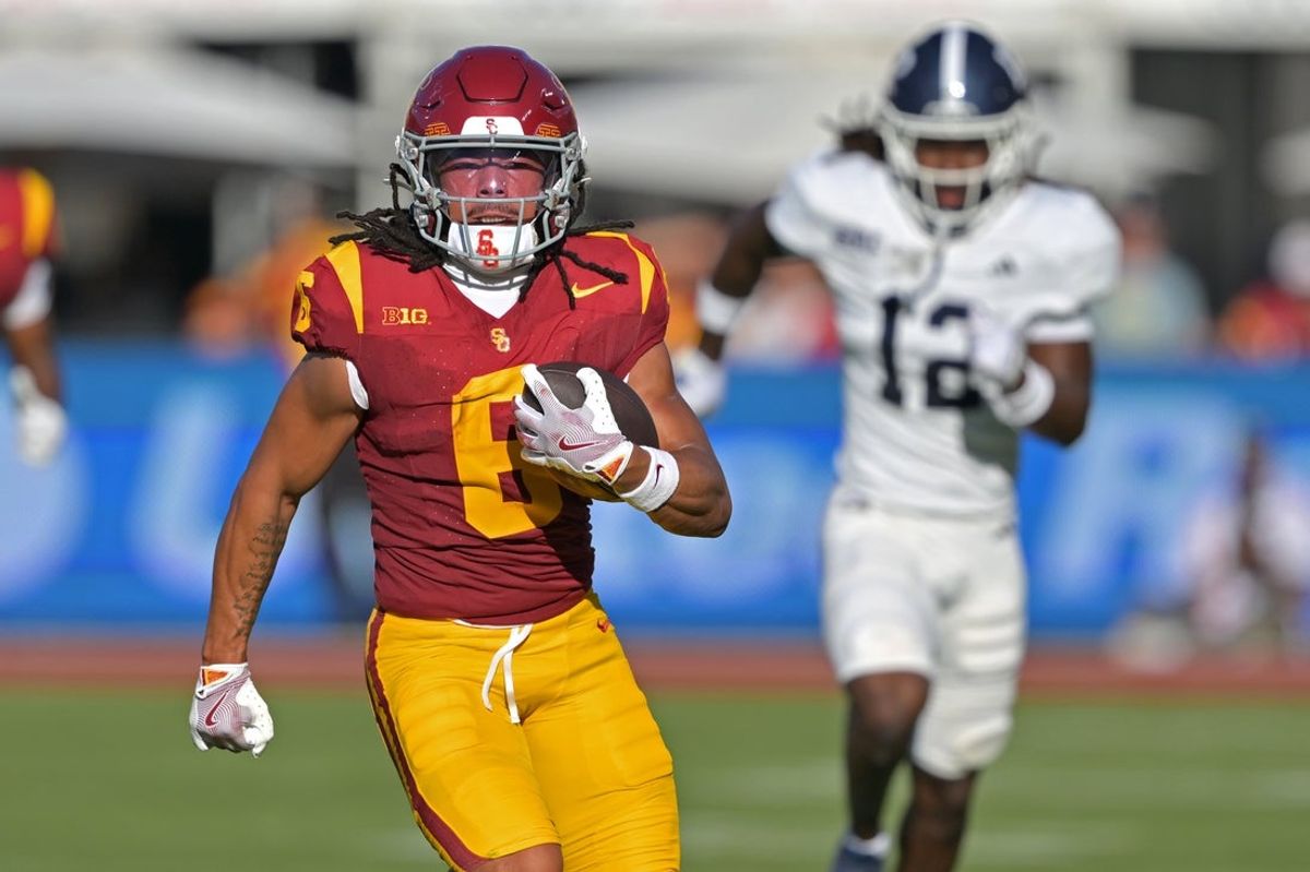 Sep 6, 2025; Los Angeles, California, USA;  USC Trojans wide receiver Makai Lemon (6) runs down field for a touchdown on a pass play during the first half against the Georgia Southern Eaglesat Los Angeles Memorial Coliseum. Mandatory Credit: Jayne Kamin-Oncea-Imagn Images