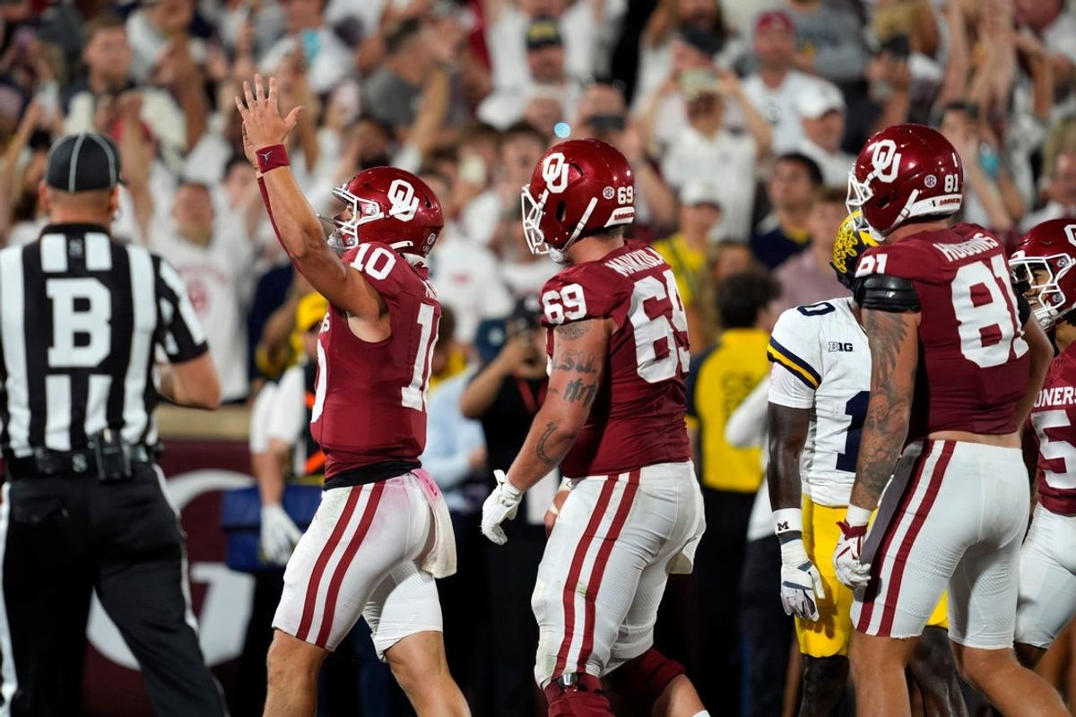 Oklahoma Sooners quarterback John Mateer (10) celebrates after scoring a touchdown during a college football game between the University of Oklahoma Sooners (OU) and the University of Michigan Wolverines at Gaylord Family Ð Oklahoma Memorial Stadium in Norman, Okla., Saturday, Sept. 6, 2025.