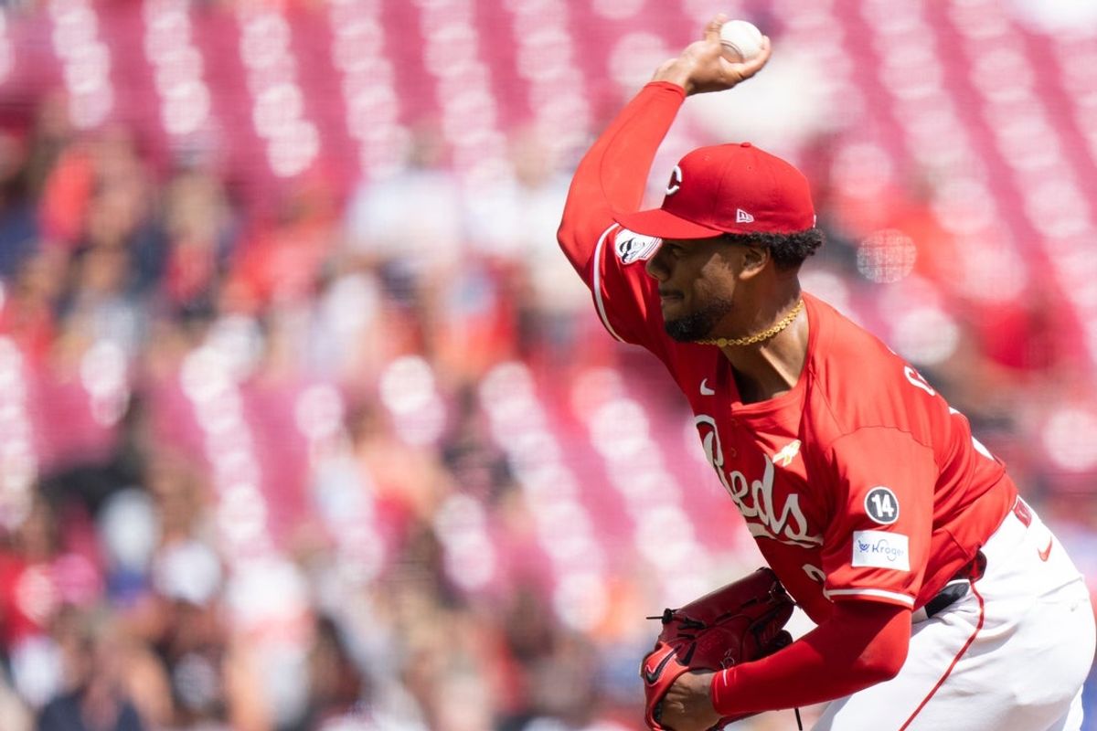 Cincinnati Reds pitcher Hunter Greene (21) pitches in the second inning between Cincinnati Reds and New York Mets at Great American Ball Park in Cincinnati on Sept. 7, 2025.