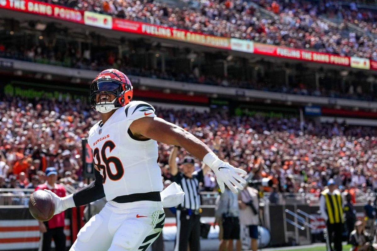 Cincinnati Bengals tight end Noah Fant (86) celebrates a touchdown in the second quarter of the NFL Week 1 game between the Cleveland Browns and the Cincinnati Bengals at Huntington Bank Field in Cleveland on Sunday, Sept. 7, 2025.