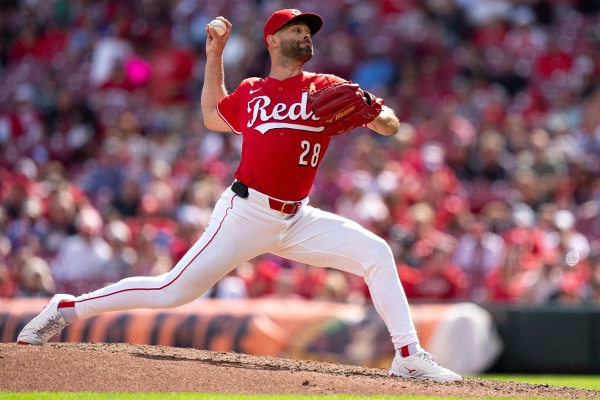 Cincinnati Reds pitcher Nick Martinez (28) pitches in the eighth inning between Cincinnati Reds and New York Mets at Great American Ball Park in Cincinnati on Sept. 7, 2025.