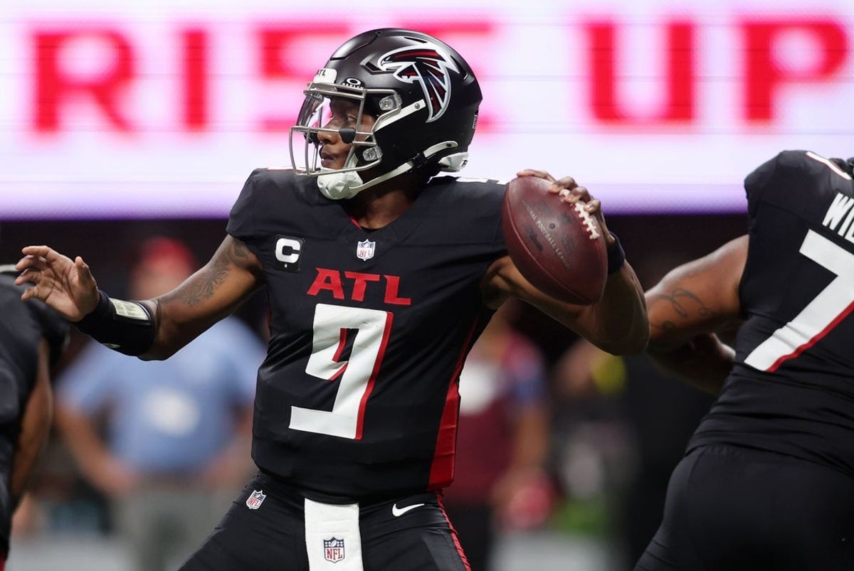 Sep 7, 2025; Atlanta, Georgia, USA; Atlanta Falcons quarterback Michael Penix Jr. (9) passes the ball against the Tampa Bay Buccaneers during the fourth quarter at Mercedes-Benz Stadium. Mandatory Credit: Brett Davis-Imagn Images