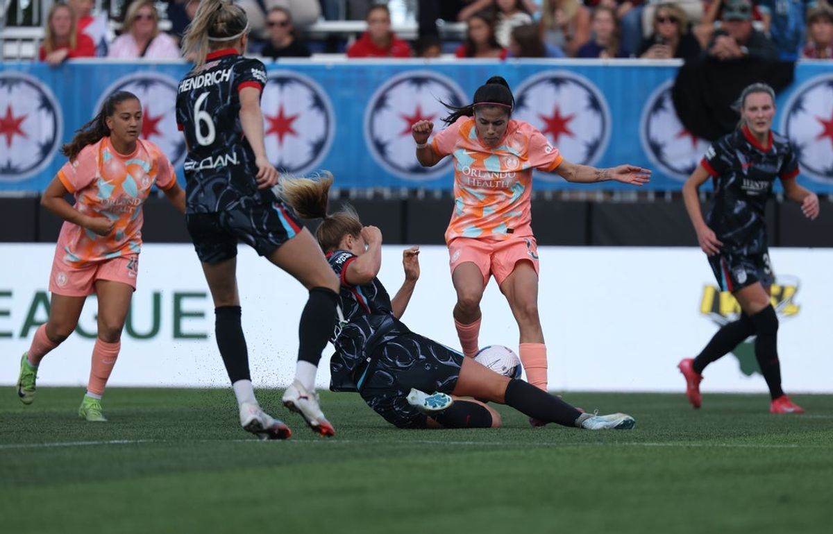 Sep 7, 2025; Evanston, Illinois, USA; Orlando Pride forward Lizbeth Jacqueline Ovalle (13) and Chicago Stars FC midfielder Bea Franklin (20) battle for control of the ball during the second half at Northwestern Medicine Field at Martin Stadium. Mandatory Credit: Talia Sprague-Imagn Images