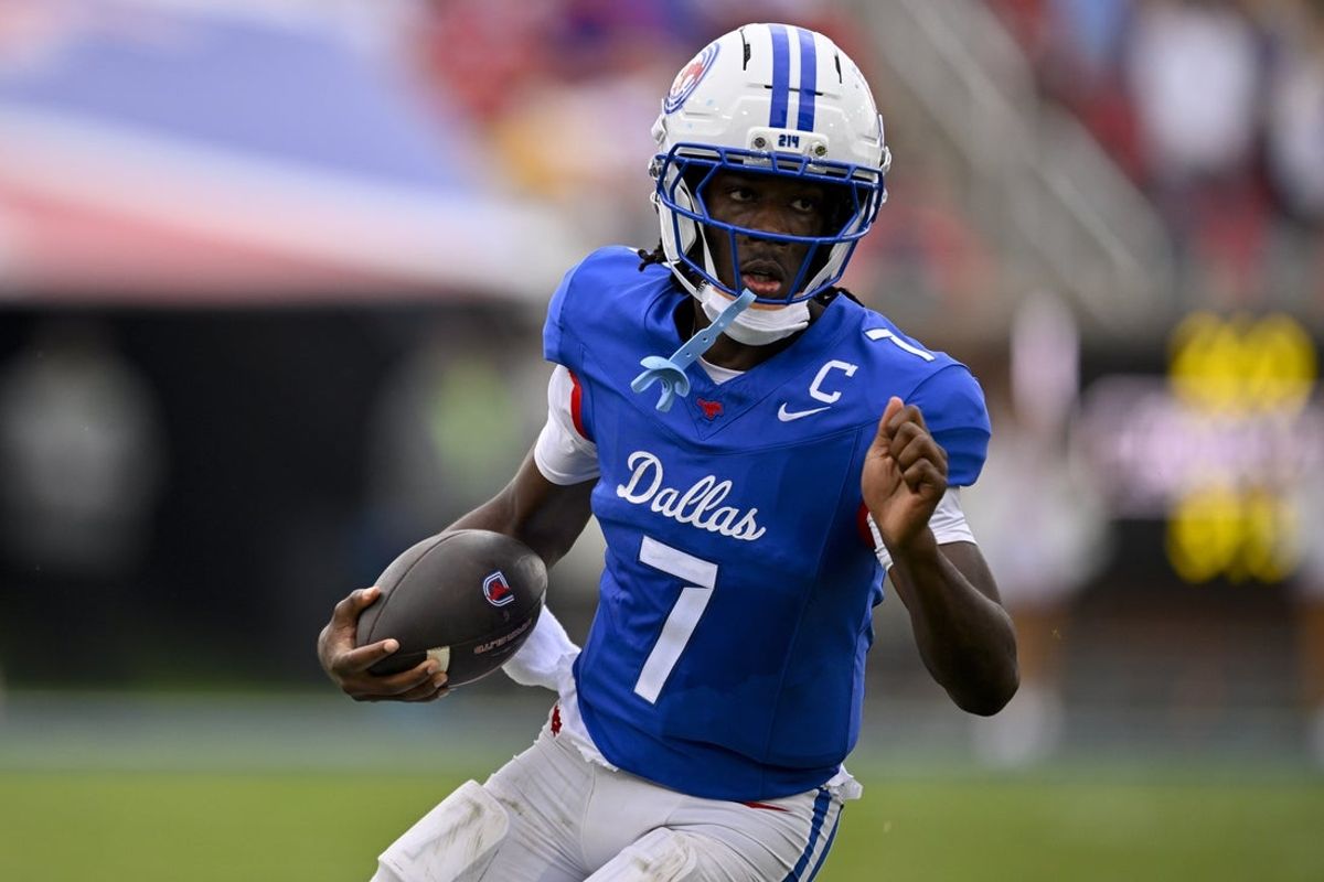 Sep 6, 2025; Dallas, Texas, USA; SMU Mustangs quarterback Kevin Jennings (7) runs with the ball during the game between the SMU Mustangs and the Baylor Bears at Gerald J. Ford Stadium. Mandatory Credit: Jerome Miron-Imagn Images