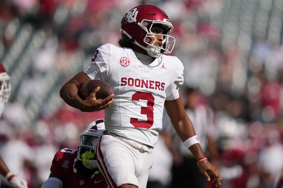 Sep 13, 2025; Philadelphia, Pennsylvania, USA; Oklahoma Sooners quarterback Michael Hawkins Jr (3) rushes against the Temple Owls in the second half at Lincoln Financial Field. Mandatory Credit: Kyle Ross-Imagn Images