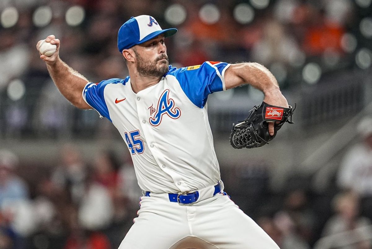 Sep 13, 2025; Cumberland, Georgia, USA; Atlanta Braves relief pitcher Tyler Kinley (45) pitches against the Houston Astros during the ninth inning at Truist Park. Mandatory Credit: Dale Zanine-Imagn Images
