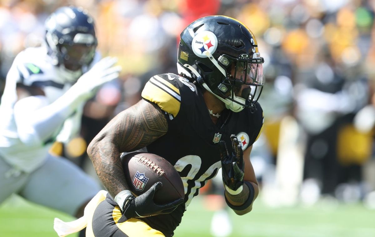 Sep 14, 2025; Pittsburgh, Pennsylvania, USA;  Pittsburgh Steelers running back Jaylen Warren (30) runs the ball against the Seattle Seahawks during the first quarter at Acrisure Stadium. Mandatory Credit: Charles LeClaire-Imagn Images