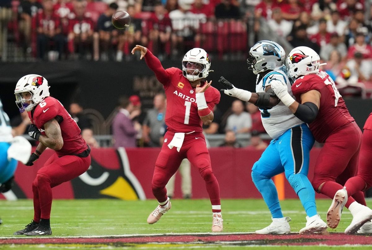 Arizona Cardinals quarterback Kyler Murray (1) throws a pass against the Carolina Panthers at State Farm Stadium on Sept. 14, 2025.