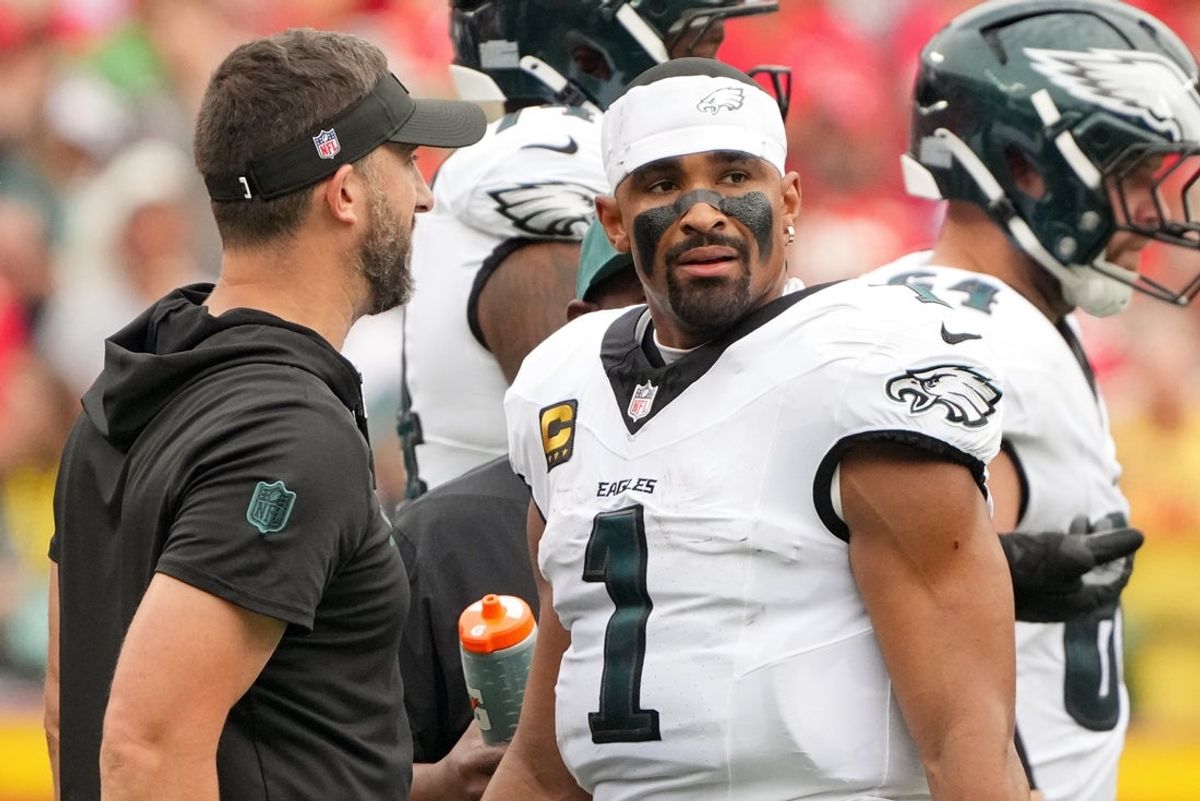 Eagles head coach Nick Sirianni speaks with quarterback Jalen Hurts (1) during the second quarter of the game against the Kansas City Chiefs at GEHA Field at Arrowhead Stadium. Mandatory Credit: Denny Medley-Imagn Images