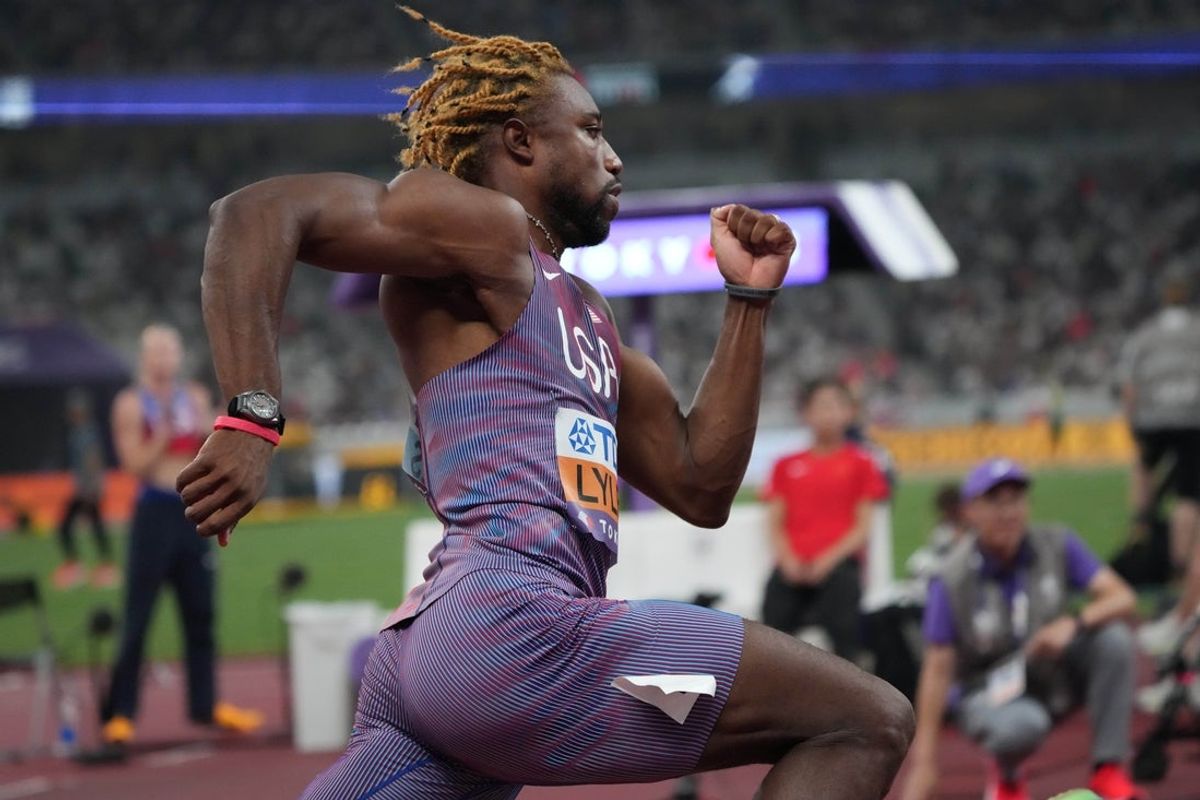 Sep 17, 2025; Tokyo, Japan; Noah Lyles (USA) runs in a qualifying heat of the men’s 200 meters during the World Athletics Championships at National Stadium. Mandatory Credit: Kirby Lee-Imagn Images
