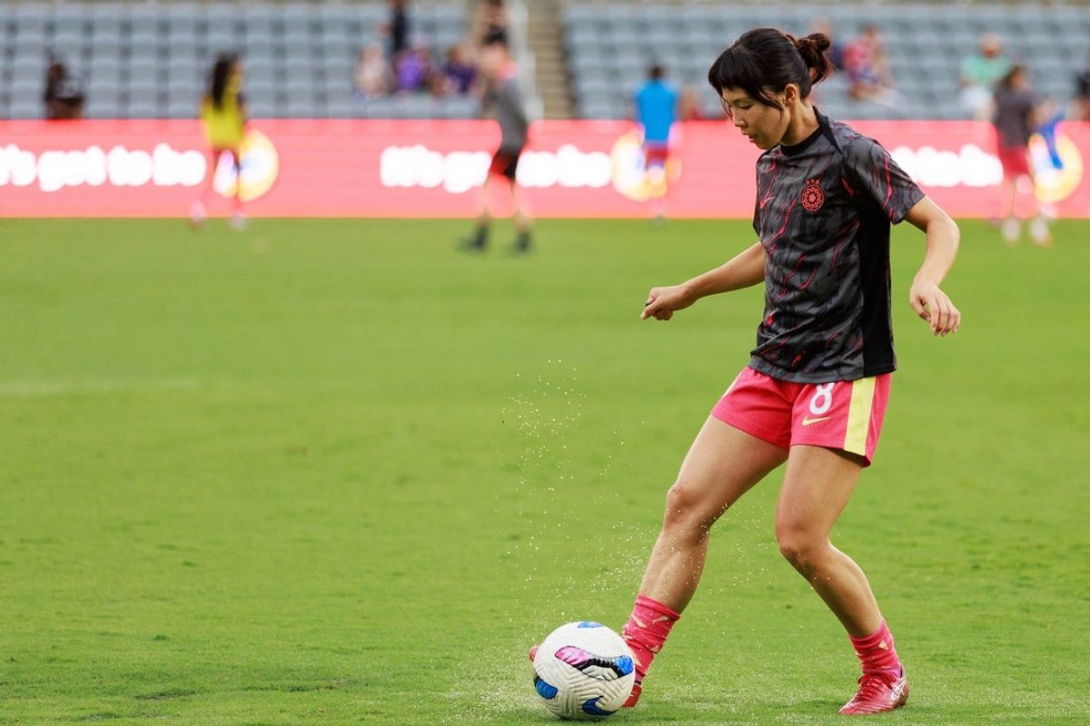 Sep 5, 2025; Louisville, Kentucky, USA;  Portland Thorns FC midfielder Hina Sugita (8) warms up before the game against Racing Louisville FC at Lynn Family Stadium. Mandatory Credit: EM Dash-Imagn Images