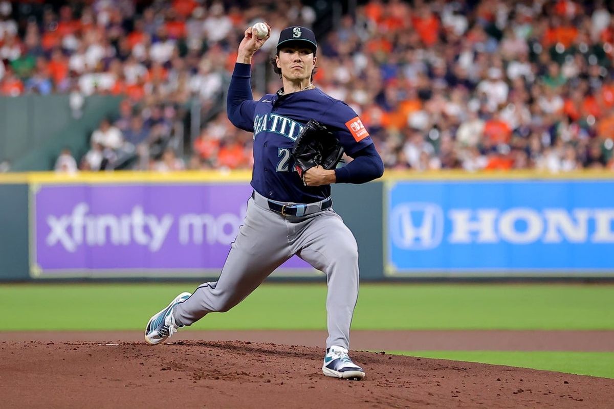 Sep 19, 2025; Houston, Texas, USA; Seattle Mariners pitcher Bryan Woo (22) delivers a pitch against the Houston Astros during the first inning at Daikin Park. Mandatory Credit: Erik Williams-Imagn Images