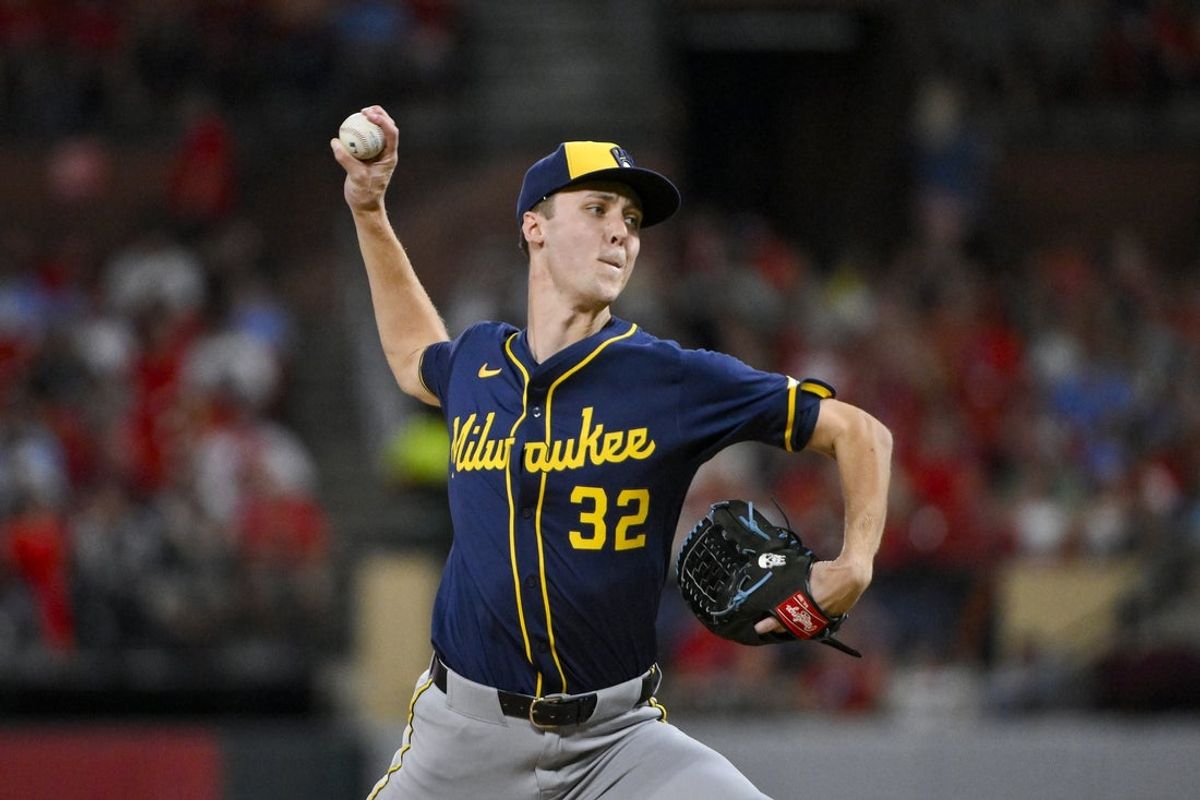 Sep 19, 2025; St. Louis, Missouri, USA;  Milwaukee Brewers starting pitcher Jacob Misiorowski (32) pitches against the St. Louis Cardinals during the first inning at Busch Stadium. Mandatory Credit: Jeff Curry-Imagn Images