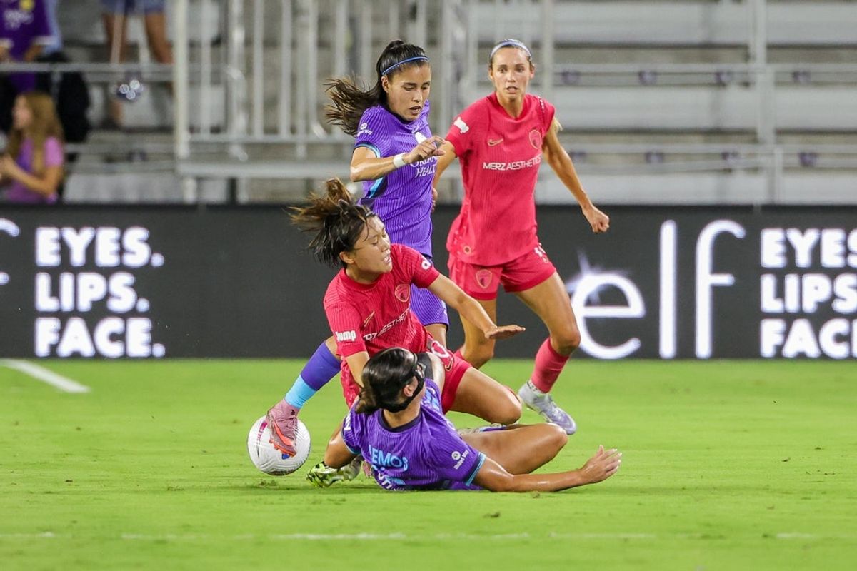 Sep 19, 2025; Orlando, Florida, USA; North Carolina Courage midfielder Shinomi Koyama (20) and Orlando Pride midfielder Ally Lemos (30) collide during the first half at Inter&Co Stadium. Mandatory Credit: Mike Watters-Imagn Images