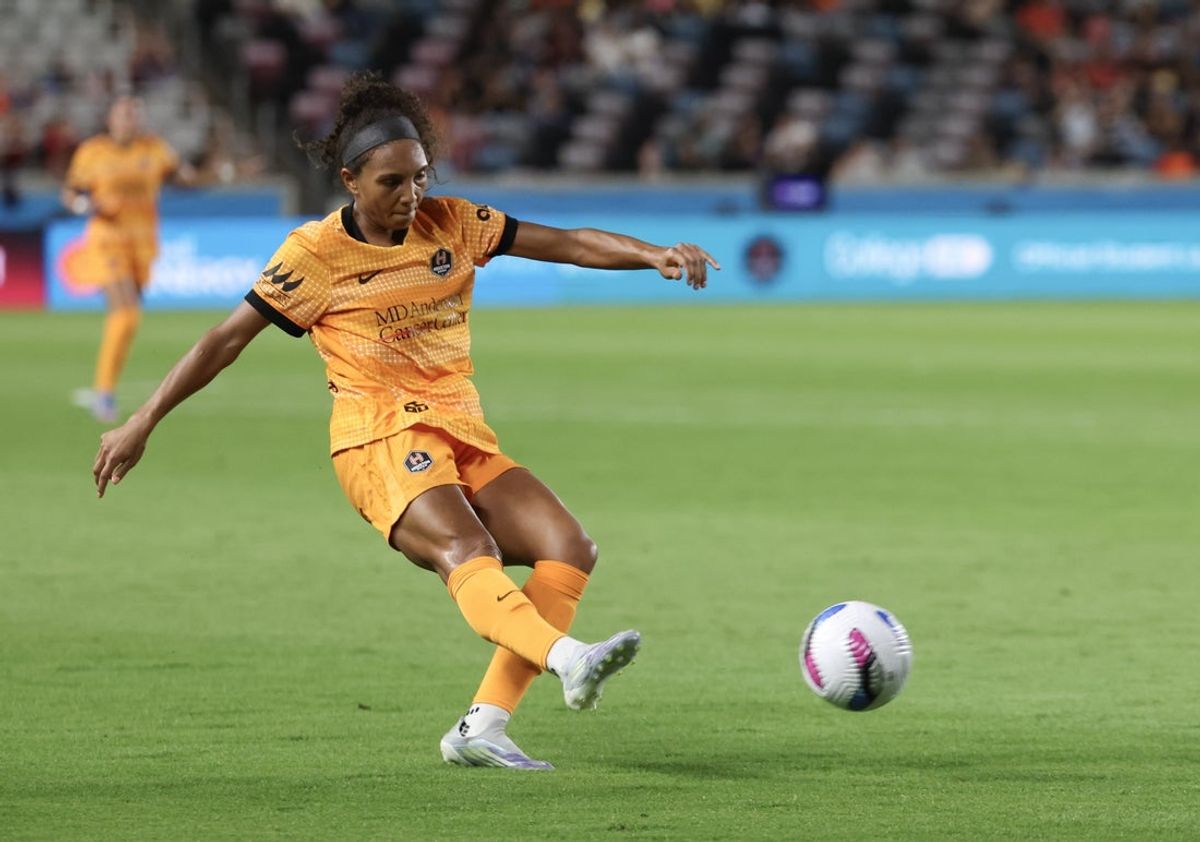 Sep 19, 2025; Houston, Texas, USA; Houston Dash forward Yazmeen Ryan (11) takes a penalty kick against the Chicago Stars  in the second half at Shell Energy Stadium. Mandatory Credit: Thomas Shea-Imagn Images