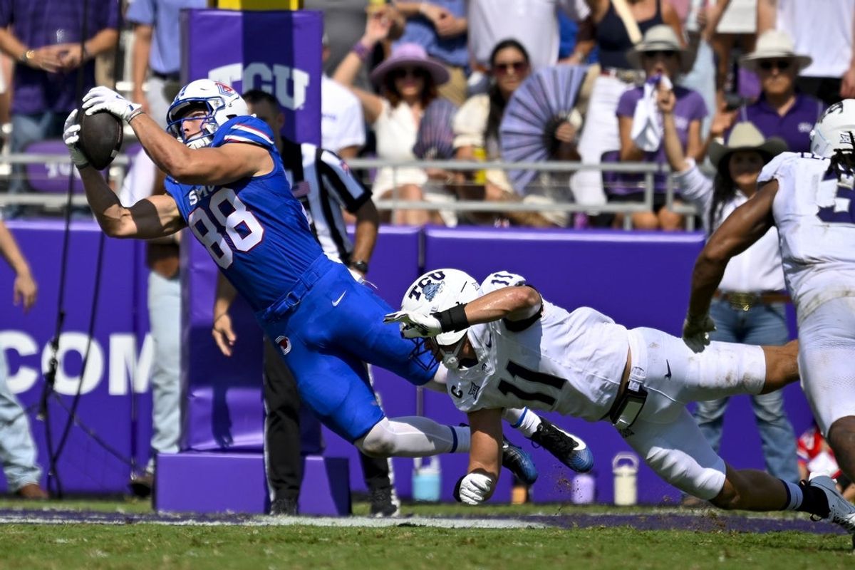 Sep 20, 2025; Fort Worth, Texas, USA; SMU Mustangs tight end Matthew Hibner (88) catches a pass for a touchdown over TCU Horned Frogs edge Devean Deal (11) during the first half at Amon G. Carter Stadium. Mandatory Credit: Jerome Miron-Imagn Images