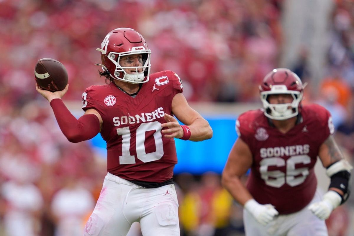 Oklahoma Sooners quarterback John Mateer (10) throws a pass during a college football game between the University of Oklahoma Sooners (OU) and the Auburn Tigers at Gaylord Family Ð Oklahoma Memorial Stadium in Norman, Okla., Saturday,Sept. 20, 2025. Oklahoma won 24-17.
