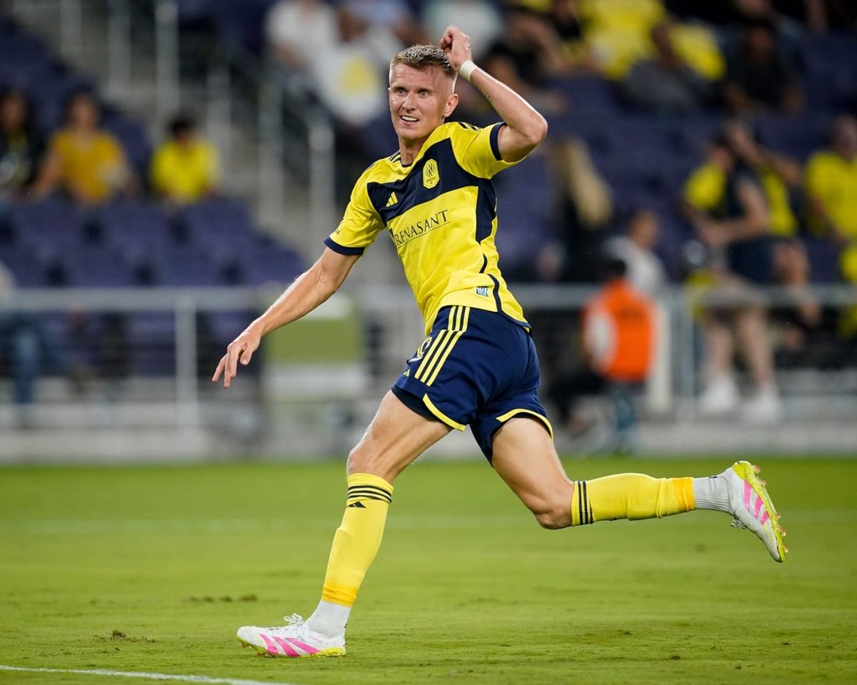 Nashville SC forward Sam Surridge (9) watches as he scores his third goal against Philadelphia Union during the second half of a U.S. Open Cup semifinal soccer match at Geodis Park in Nashville, Tenn., Tuesday, Sept. 16, 2025.